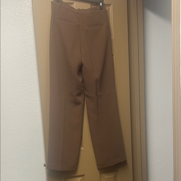 Aritzia Effortless Pant - Picture 4 of 4